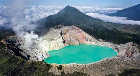 MENIKMATI KEINDAHAN KAWAH IJEN - raincitystudios.com