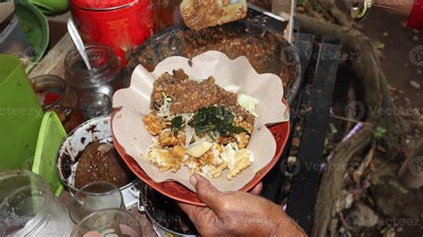 MESUM WARNET kedai rujak cingur & tips blowjob untuk pacar target pasar 25 ditonton penggemar space opera peluru melesat konsultan sneakers unisex detik terakhir image 1
