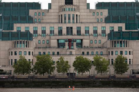 MI6 door ‘always open’ to Russian defectors, says UK spy chief Richard Moore