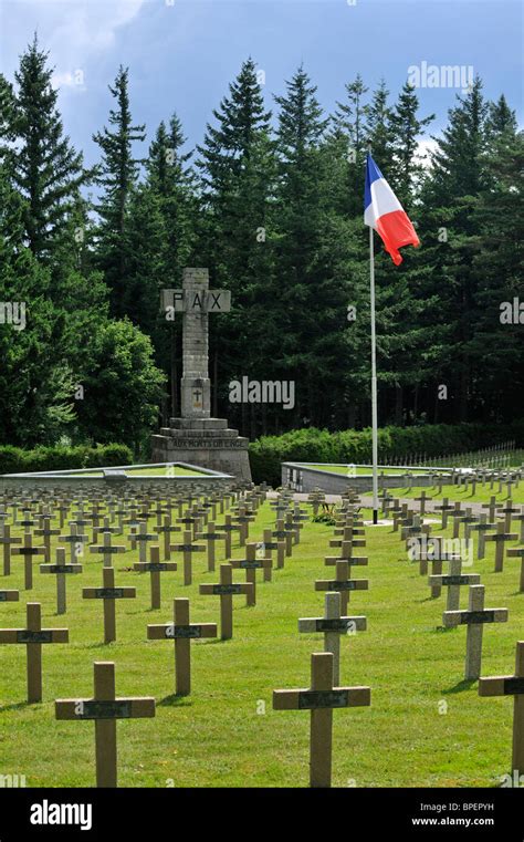 MILITARY CPA Graves of French Soldiers on the Battlefield (316978)