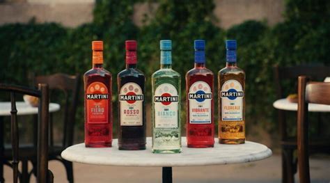 Minuman Martini Vermouth - Undangan Pesta Makan Malam - muktibox.com