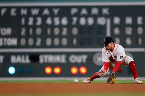 MLB Notes: How do ‘underdog’ Red Sox playoff odds stack up against AL rivals?