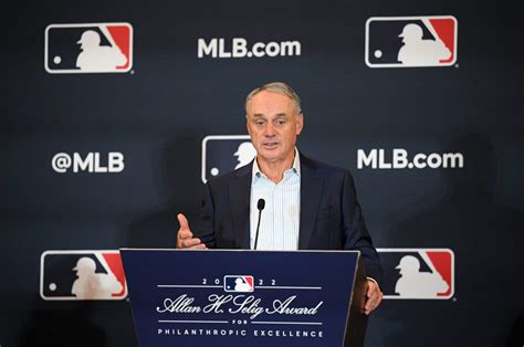 MLB commissioner accuses Sinclair chairman of threatening Diamond Sports bankruptcy in streaming rights dispute