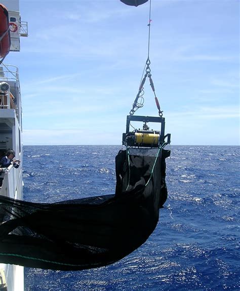 MOCNESS - Woods Hole Oceanographic Institution