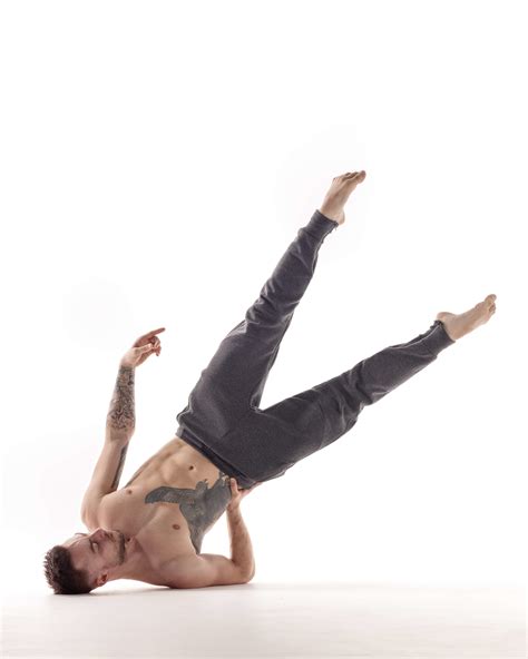 Modern Floorwork in Dancing - Pole Dance Classes - muktibox.com