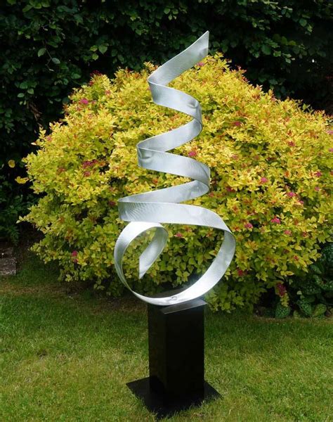 Modern Garden Sculptures | GAHR - muktibox.com