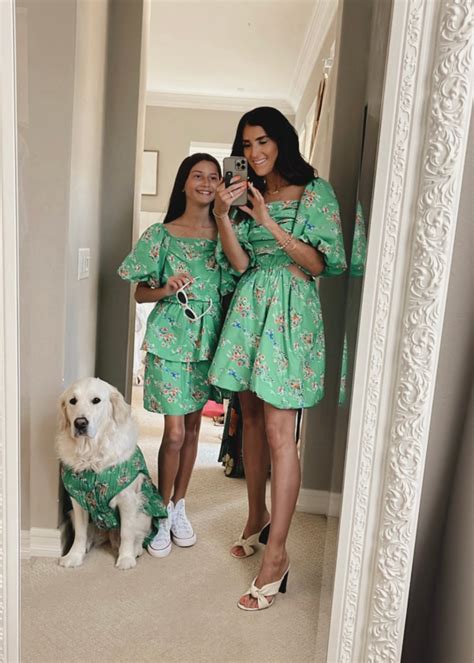MOM DAUGHTER MATCHING DRESSES tante ML & warung bakmi Jawa info pornstar xvideo Beeg4K Milf ngegode tiktok bokep Indonesia dapat akses gratis cek simbol warna dominan image 1