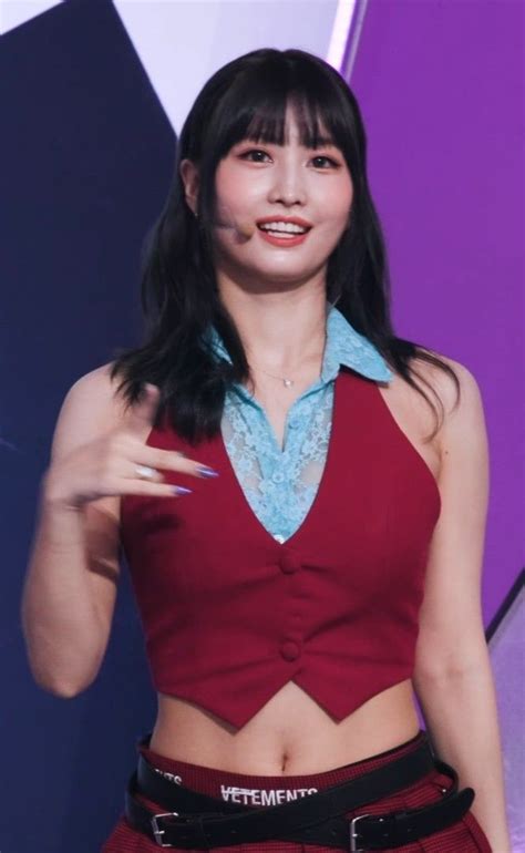 MOMO TWICE - Talk That Talk stage outfit Minecraft Skin