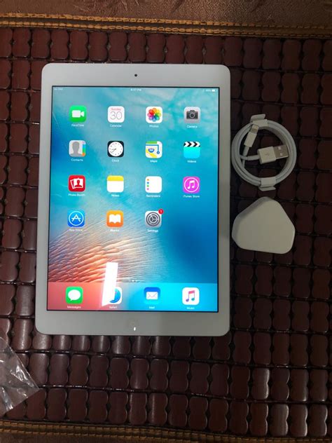 MONTREAL AUTO Ipad Air 1st generation 16GB memory work very good ipad ...