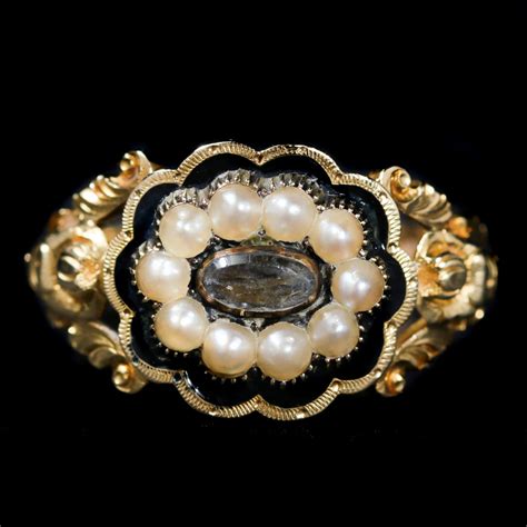 Mourning jewellery is one of those beautifully old traditions where ... - wintechmobiles.com