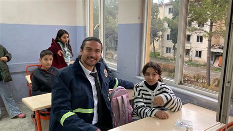 MSB personeli depremin 160’ıncı saatinde kurtarılan Aysima’yı ziyaret ettis