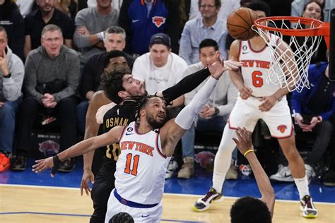 MSG crowd rattles misfiring Cavs in big Knicks playoff victory