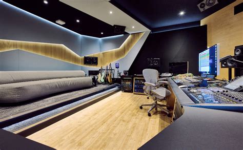 MUKRAF STUDIO - coolestguyplanet.net