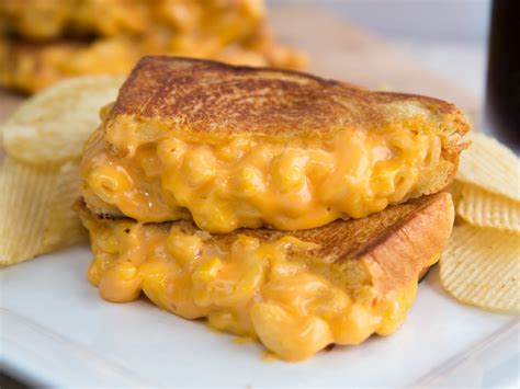 Mac and cheese grilled cheese. Heat a medium cast-iron or non-stick skillet over medium heat. In the meantime, butter both sides of your bread. Once skillet is hot, add your bread and lightly toast both sides (~1-2 minutes) — this develops flavor and crunch on both sides of the sandwich. Remove bread from the pan and spread a semi-thick layer of vegan cheddar … 