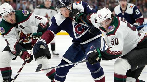 MacKinnon gets assist to extend point streak to 18 games, Avs cruise to 4-1 win over Coyotes