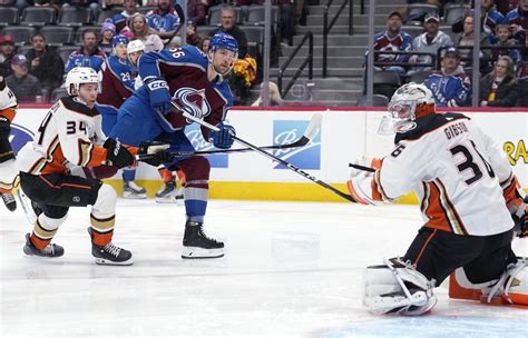 MacKinnon has goal and 2 assists as Avalanche withstand Ducks rally in 3-2 win