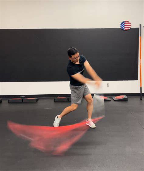 Mach 3 speed.  Swing faster with Mach 3 Speed Training.  Dieses Diagramm enthä...