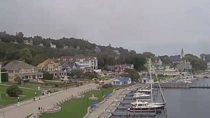 Mackinac island live cam. In 10-minute intervals, starting at 11 a.m. and ending around 2:40 p.m., seventeen “sections” for ORC, One-Design, Multihull and Doublehanded boats will start their 289 nautical mile journey to Mackinac Island – an annual trek that, over more than 11 decades, has become the stuff of legend in sailboat racing. 
