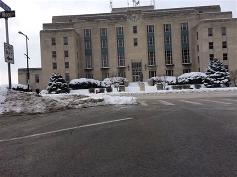 Macon county jail inmates decatur il. Decatur Correctional Center. 2310 East Mound Road. PO Box 3066, Decatur, IL, 62524. An inmate’s number# can be found using the inmate locator or by calling the Public Information Officer of the inmate’s institution at 217-877-0353. Inmates can be sent packages quarterly through third-party vendors. 