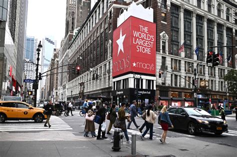 Macy’s E-Commerce Grabs Investor Attention. What Would a …