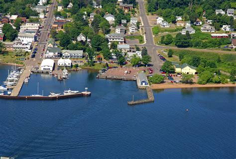 Madeline island ferry. The Madeline Island Ferry Line has five boats that make nearly 6,000 crossings each year to bring people to Madeline Island from the mainland in Bayfield. The island is a popular tourist destination that draws thousands of visitors during the summer, boosting La Pointe’s year-round population of 430 residents. … 