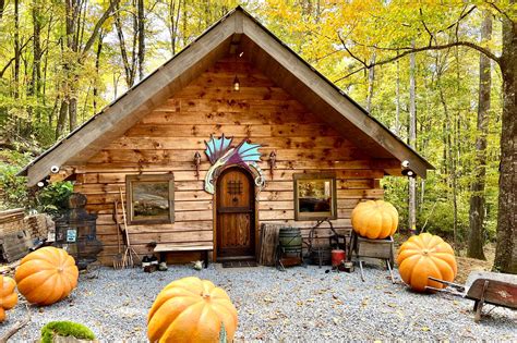 Magical mountain resort. Magical Mountain Resorts offers fairytale-themed cabin stays in Hayesville, North Carolina. Read through our frequently asked questions here! 