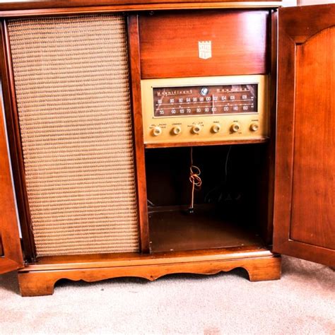 magnificent magnavox tubes tuner am fm radio tiuner works! “tested and works - looks great very clean - no cracks on the plastic trim - all knobs seat and .... 