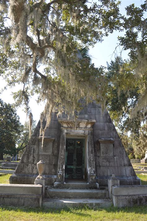 Magnolia Cemetary - Peninsula Walking Tours