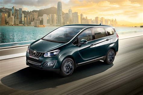 Mahindra Marazzo: Review CarDekho.com