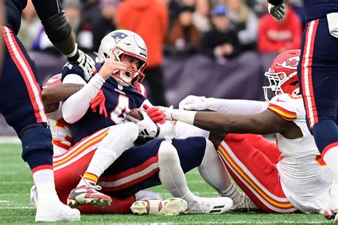 Mahomes, Reid call out referees after Toney offsides call