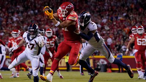 Mahomes throws TD pass, Kelce has big game with Swift watching again as Chiefs beat Broncos 19-8