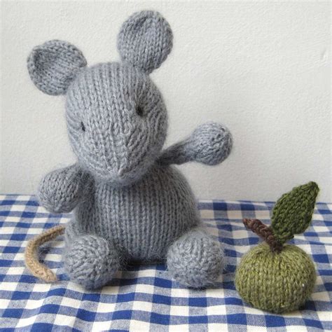Maileg mouse knitting pattern.  Oct 3, 2023 · Unleash your creativity this Hallowe...