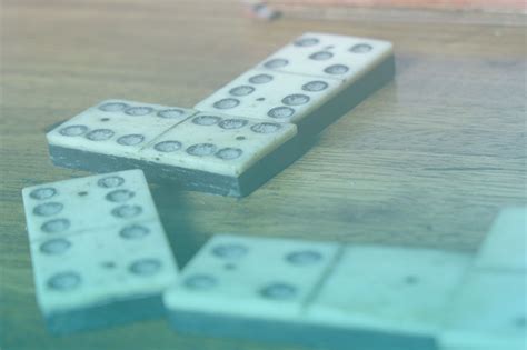 Main domino di bandar qq. Trik taruhan bola selalu menang.