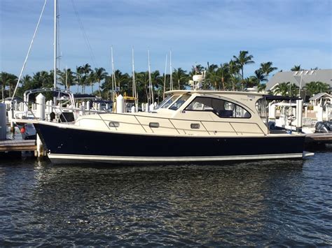 Mainship 34 pilot hardtop.  &ldquo;Drift Away&rdquo; recently completed the Great Loop in Fe...