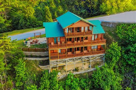 Majestic Mountain Lodge - 6 Bedroom Sevierville Cabin Rental