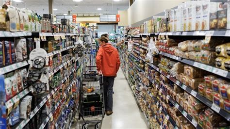 Major Canadian grocers won’t confirm discounts, price freezes feds promised last week