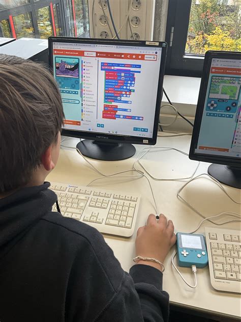 Makecode programmieren.  Mit MakeCode programmieren Sie individuelle Verhaltensweisen für Ihr...