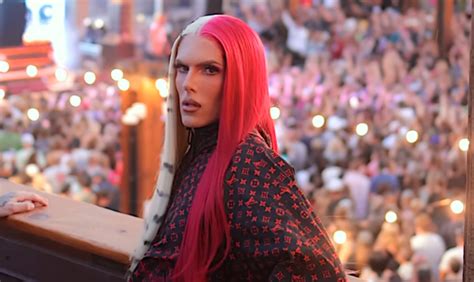Makeup and meat jeffree star. Makeup guru and YouTube celebrity Jeffree Star has exited his Hidden Hills estate to move to Casper, Wyoming, where he will live part-time, raise a herd of 150 yak and produce yak jerky. The ... 