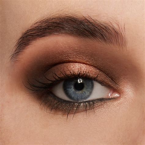 Makeup for round eyes. The best makeup tips for a round face—including the best eyebrow shape and where to put blush—from makeup artist Mally Roncal. 