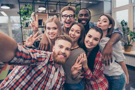 Making friends. Learn how to make or maintain a friendship with these strategies, such as being specific, scheduling contacts, avoiding criticism, and maintaining humor. The … 