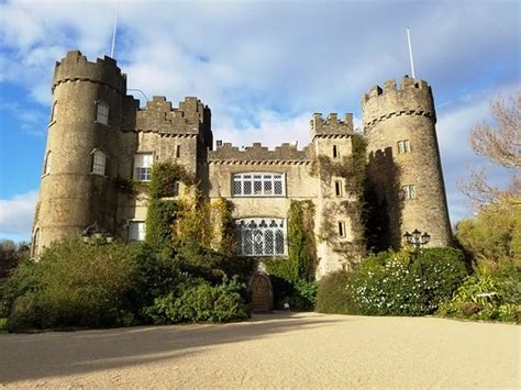 Malahide Castle to Dublin - 4 ways to travel via train, line 42 bus ...