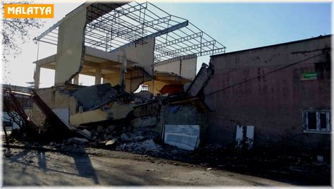 Malatya’da sanayi sitesinde 6 dükkanın bulunduğu blok çöktüs