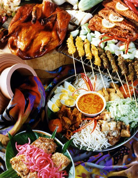 Malay food in malaysia. Oil temperature should drop to 150°C/300°C – increase heat if needed. Fry 8 minutes (75°C / 167°F): Fry for 8 minutes (wings for 5 minutes), or until deep golden brown and internal temperature at thickest … 