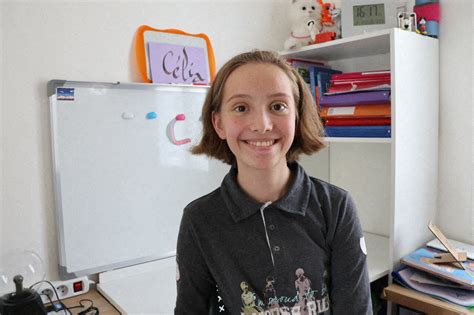 Malentendante et autiste, Célia décroche le bac à 14 ans
