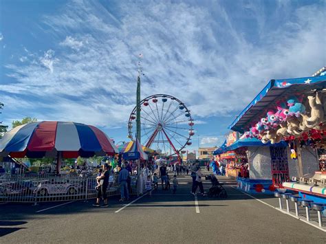 Mall carnival. STATEN ISLAND, N.Y. -- The annual spring fair, Carnival at the Staten Island Mall, will take place from Thursday, May 26, through Sunday, June 12. 