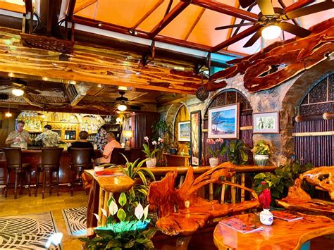 Mama fish house maui. Dec 3, 2022 · KUAU — It came down to the details for Floyd Christenson and his wife, Doris Christenson, the inseparable adventurous couple who built up the famous, half-century-old Mama’s Fish House. Floyd ... 