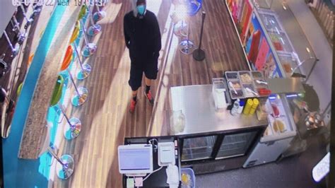 Man, 63, robs ice cream shop on Northwest side: police