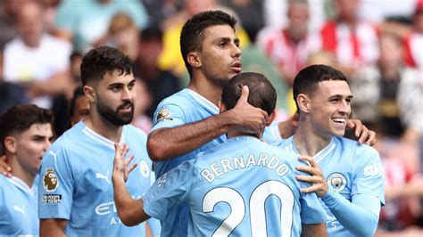 Man City and 10-man Liverpool leave it late to secure victories in the Premier League