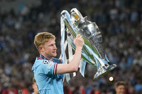 Man City star De Bruyne off inured after just 35 minutes of Champions League final