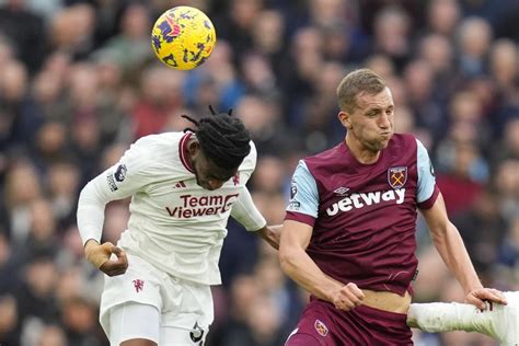 Man United’s scoring woes continue with 2-0 loss at West Ham in Premier League